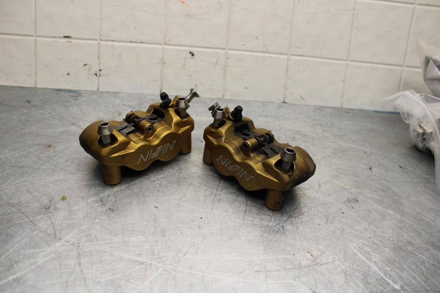 06-07 TRIUMPH DAYTONA 675 DAYTONA 675 RIGHT LEFT FRONT BRAKE CALIPER BB441