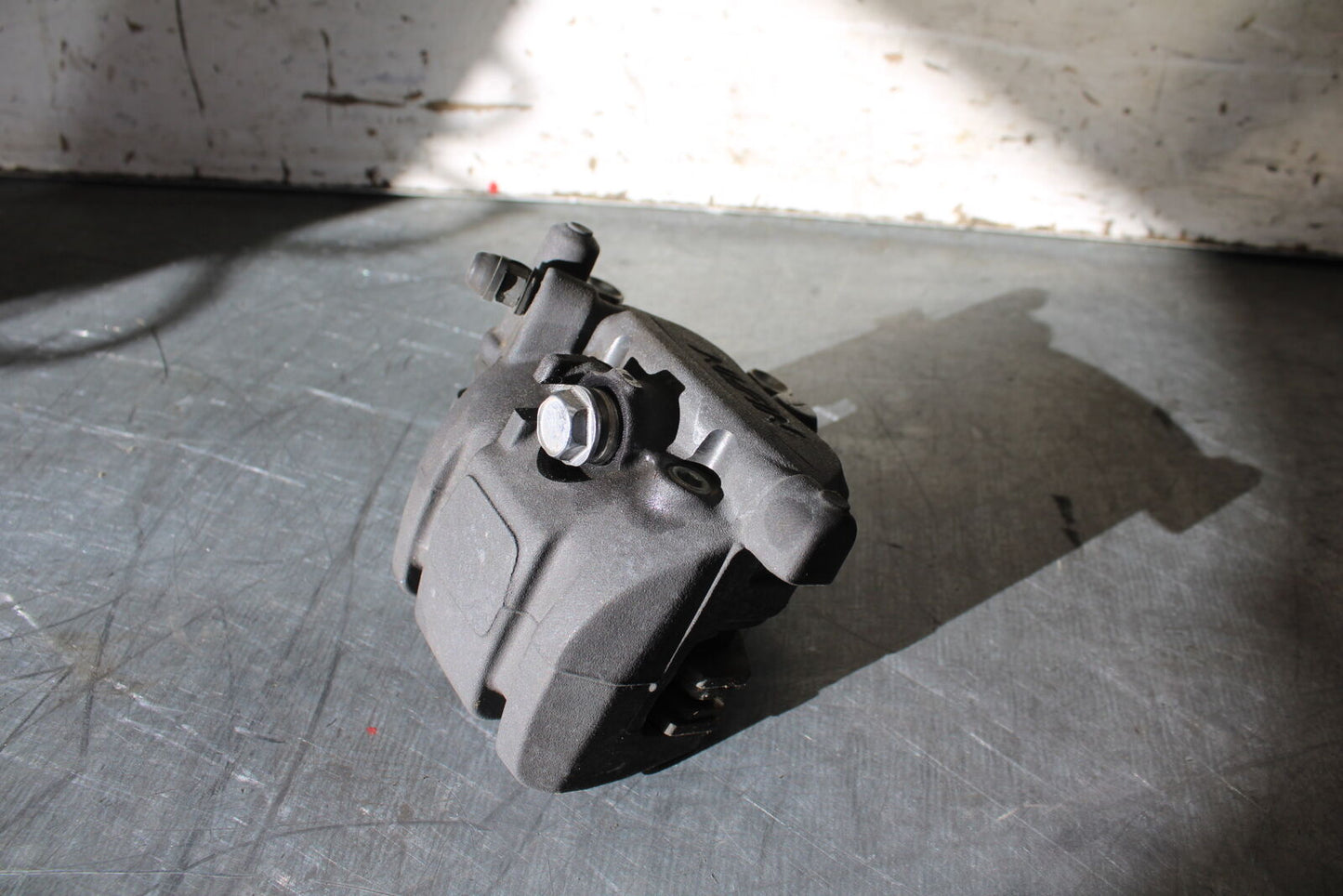 19-22 KAWASAKI Z400 RIGHT FRONT BRAKE CALIPER BB708
