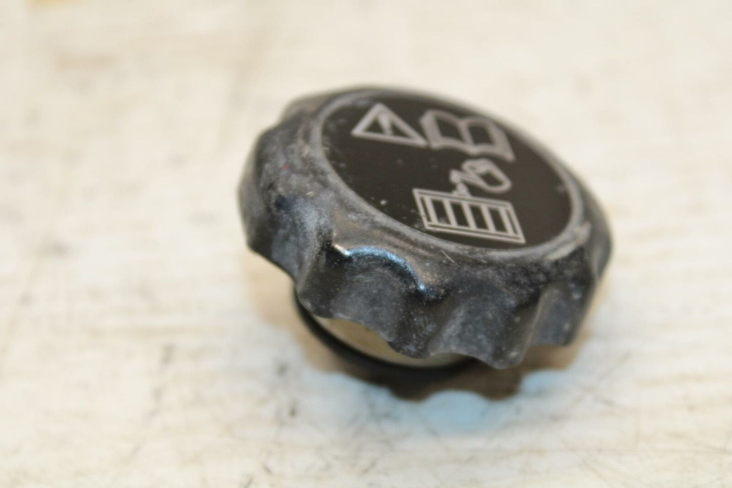 07-16 TRIUMPH STREET TRIPLE RADIATOR CAP BB356