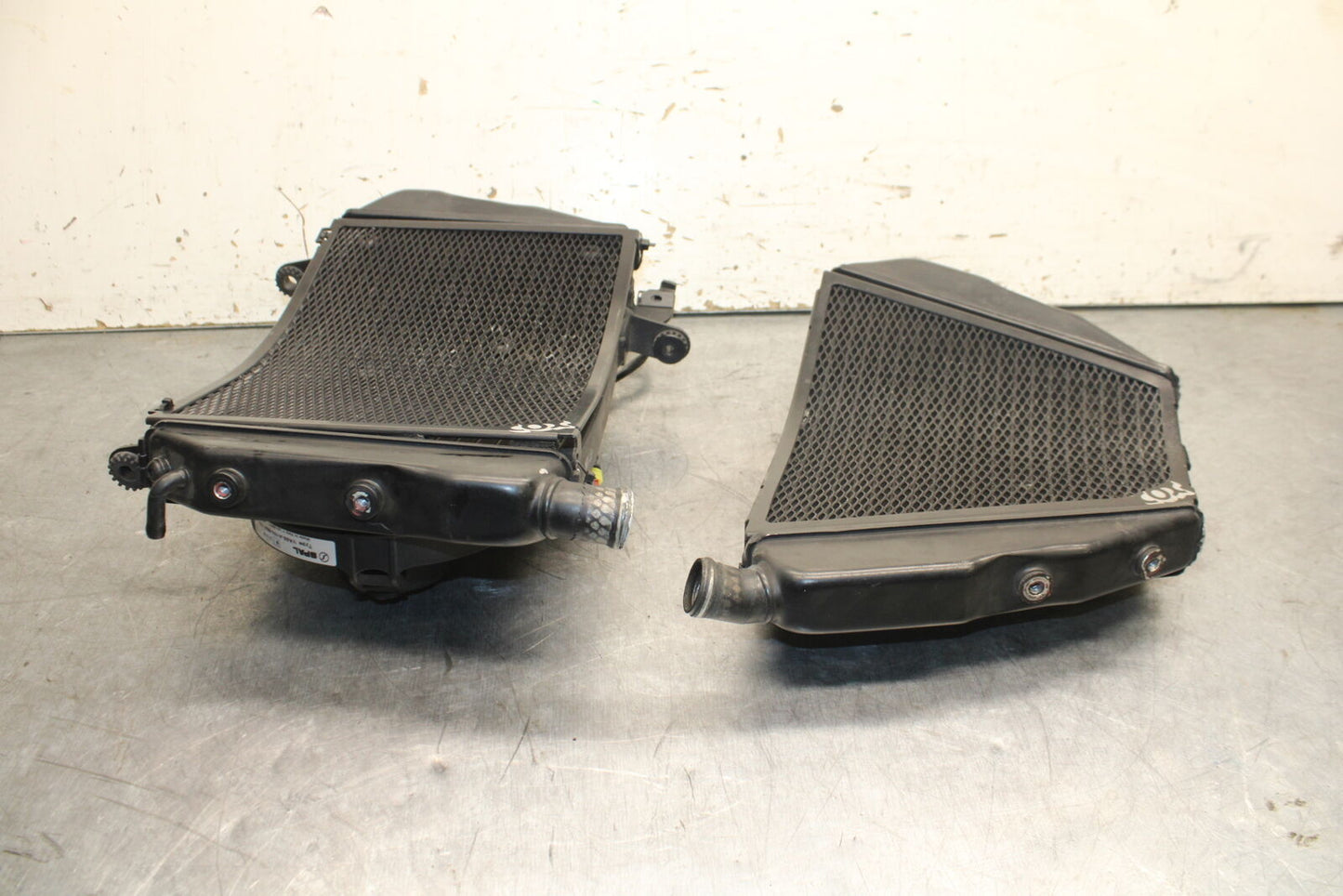 12-13 DUCATI STREETFIGHTER 848 ENGINE RADIATOR MOTOR COOLER SET PAIR BB705