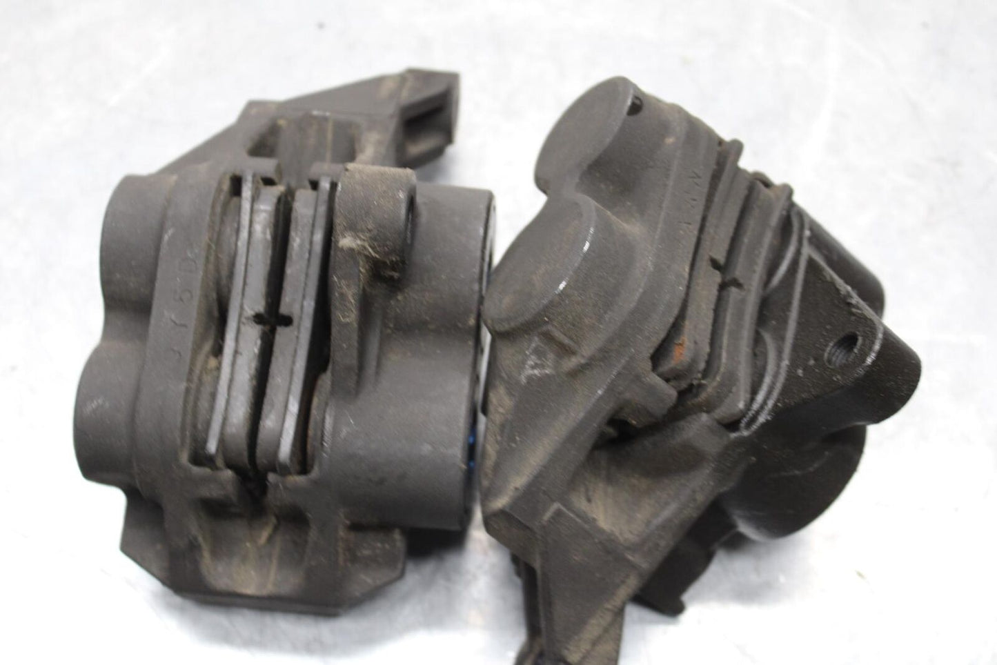 2000 Yamaha YZF R6 RIGHT LEFT FRONT BRAKE CALIPER SET PAIR CALIPERS BB558