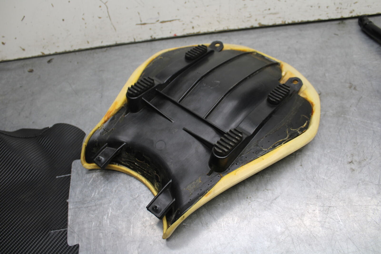 08-10 DUCATI 848 FRONT DRIVERS SEAT PAD SADDLE PILLION BB705
