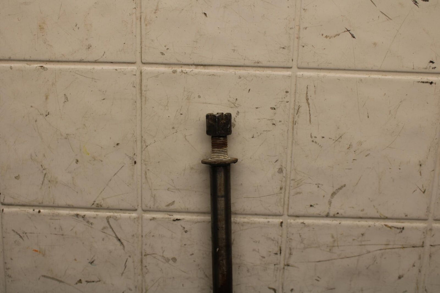 75 SUZUKI GT 550 FRONT WHEEL RIM AXLE PIVOT BOLT BB67