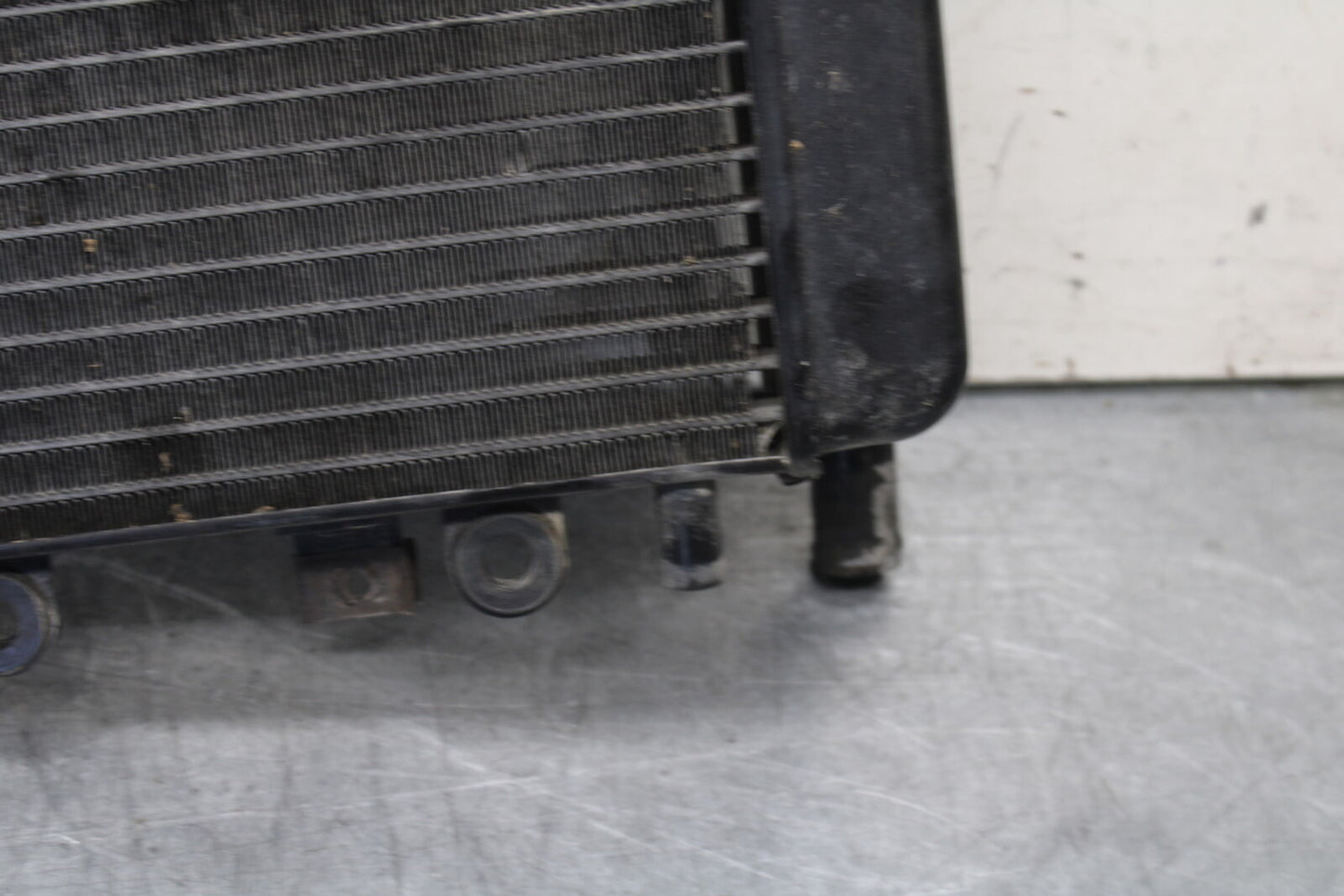 01-06 TRIUMPH TIGER 955I ENGINE RADIATOR MOTOR COOLER COOLING RADIATER BB693