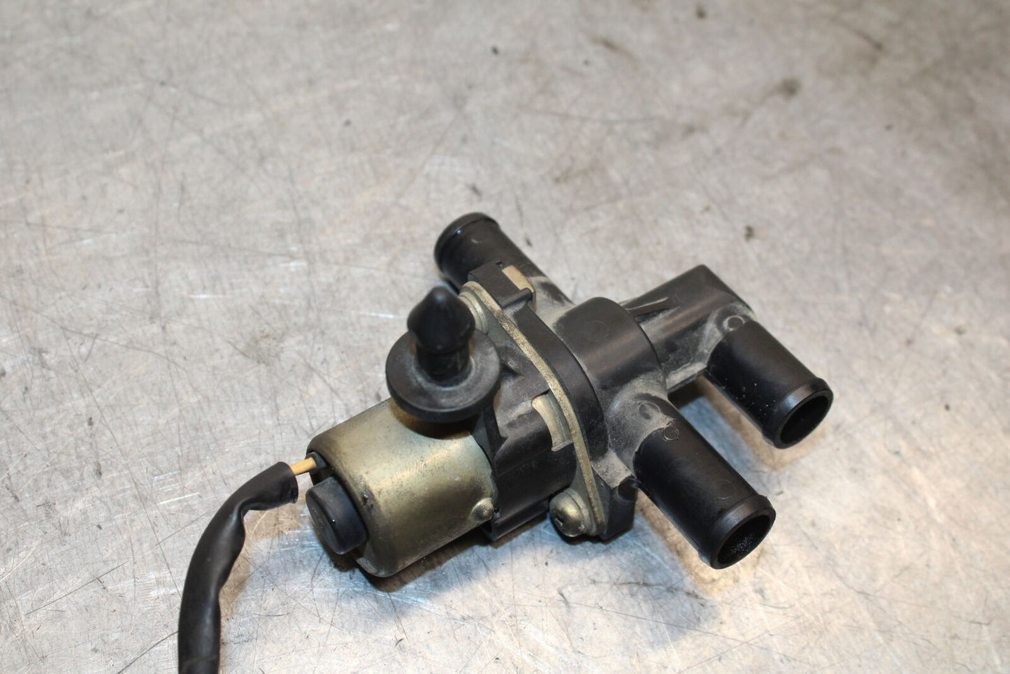 04-06 YAMAHA YZF R1 AIR VALVE SOLENOID TOP ENGINE SWITCH SENSOR BB659