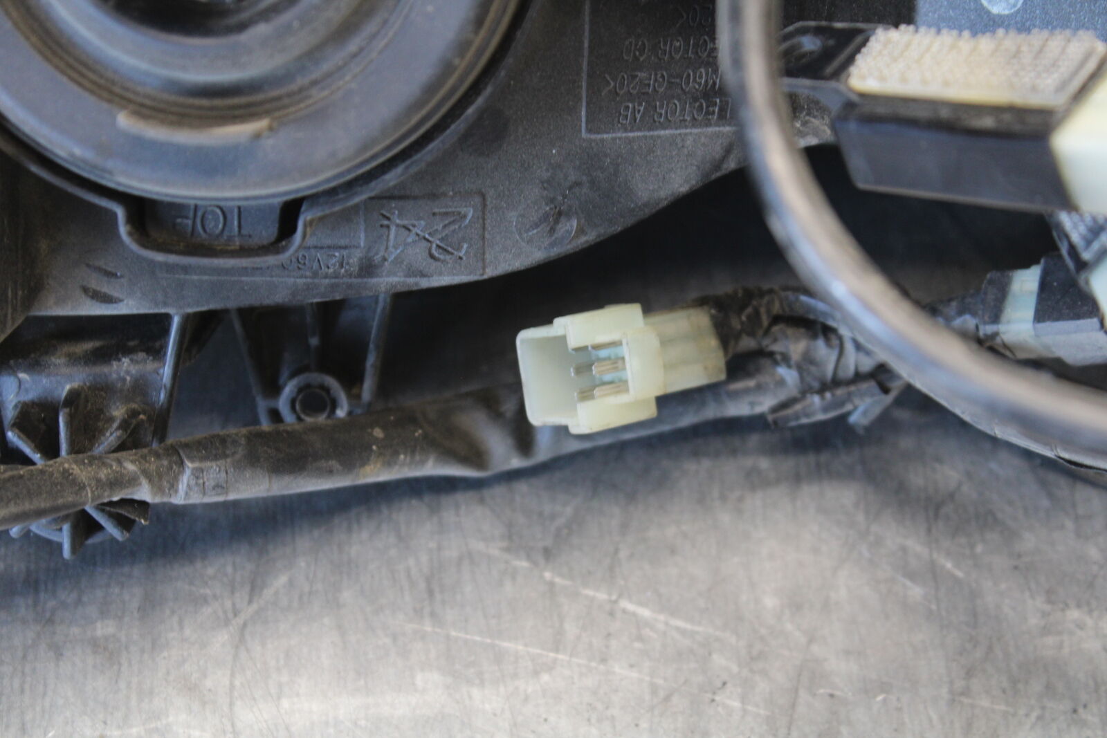 03-07 SUZUKI SV1000S FRONT HEADLIGHT HEAD LIGHT LAMP BB657