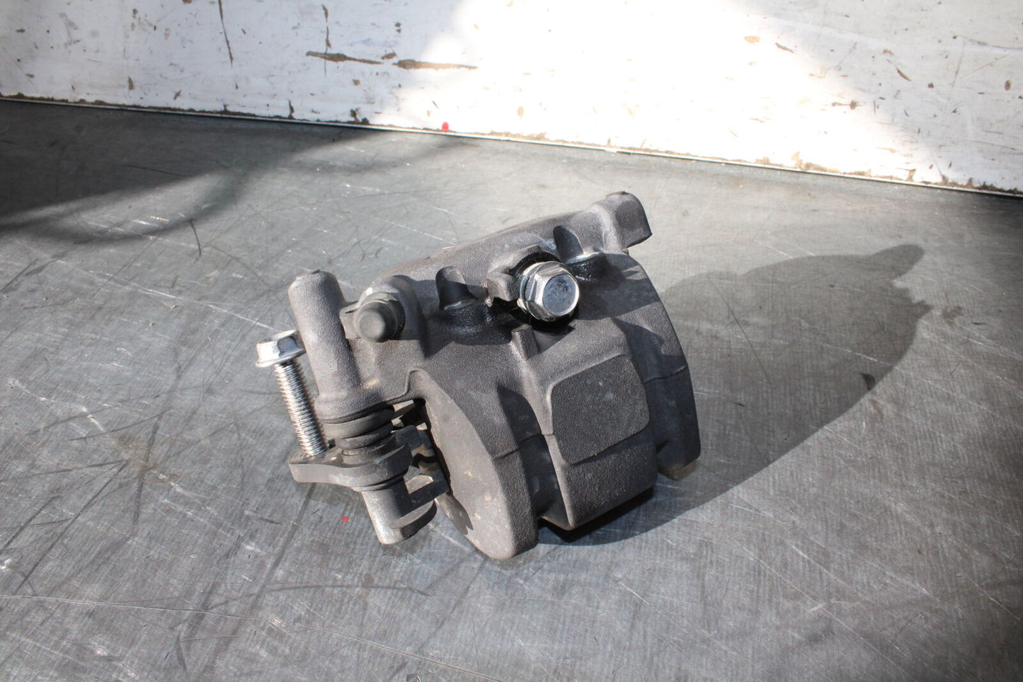 19-22 KAWASAKI Z400 RIGHT FRONT BRAKE CALIPER BB708