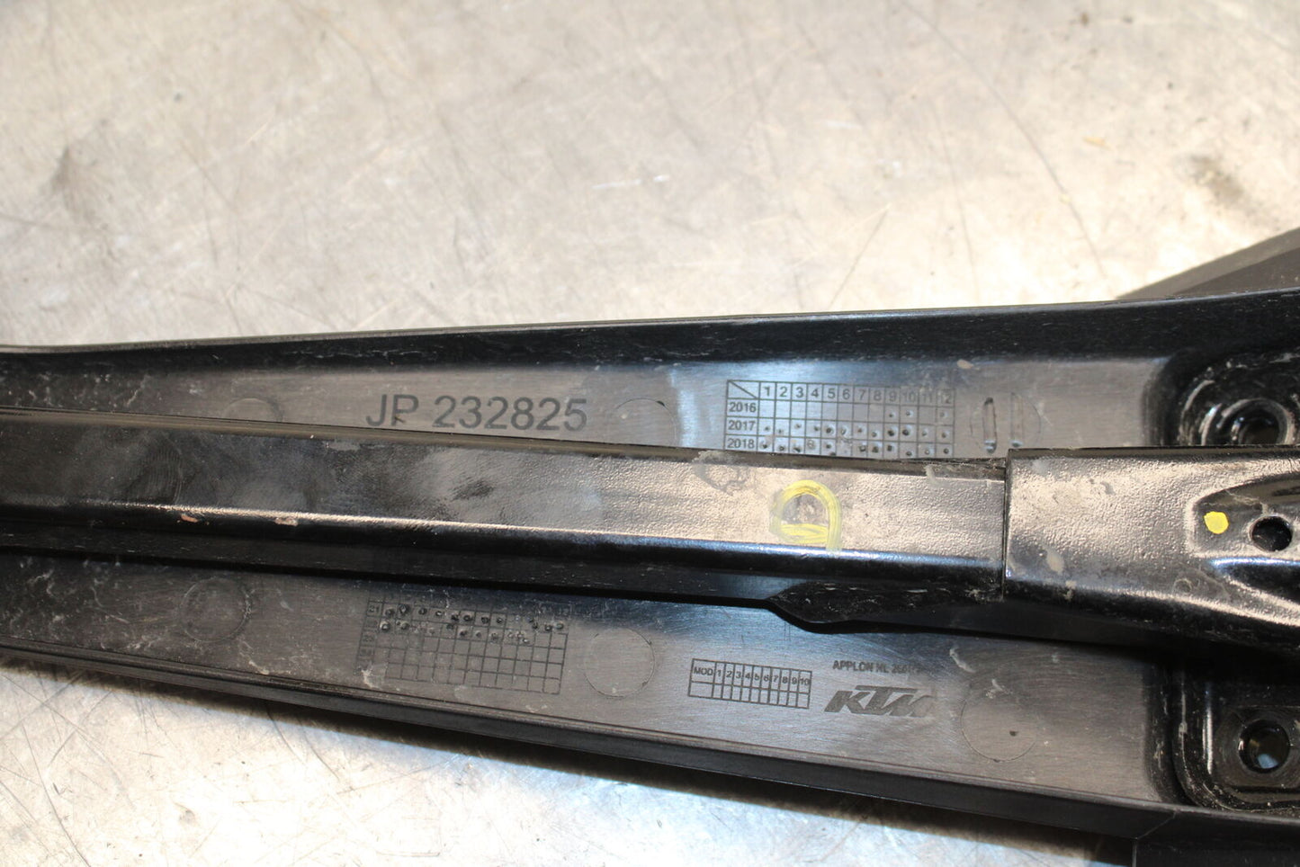 17-24 KTM 390 DUKE REAR BACK FENDER MUD GUARD BB734