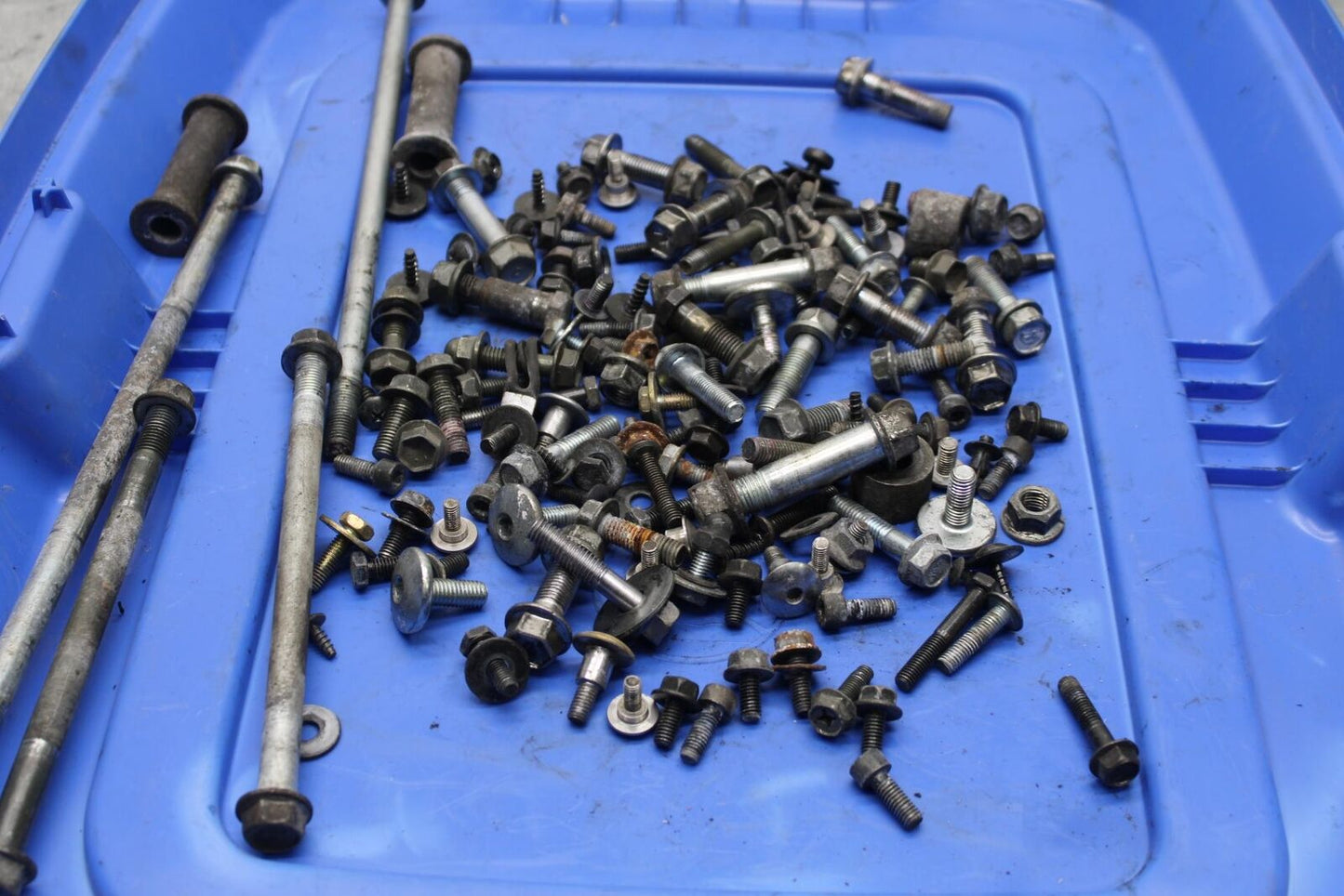 04-09 SUZUKI GS 500 FH GS500F LEFTOVER MOUNTING BOLTS HARDWARE MOTOR BB97