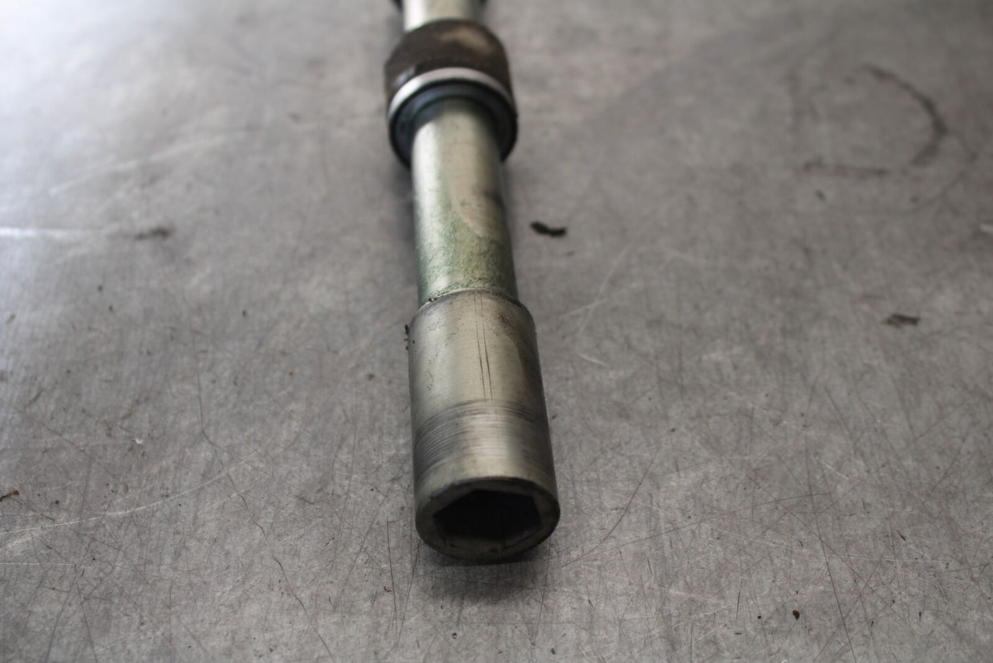 07-08 TRIUMPH DAYTONA 675 FRONT WHEEL RIM AXLE PIVOT BOLT BB685