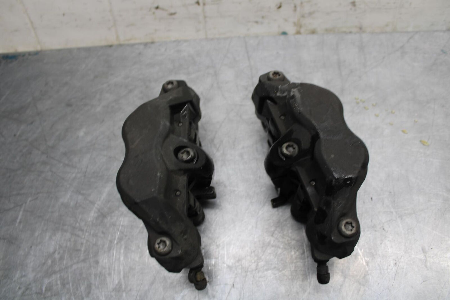 05-06 HONDA CBR600RR RIGHT LEFT FRONT BRAKE CALIPER SET PAIR CALIPERS BB479