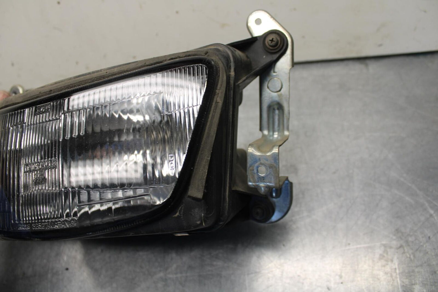 1995 Suzuki RF600R FRONT HEADLIGHT HEAD LIGHT LAMP BB615