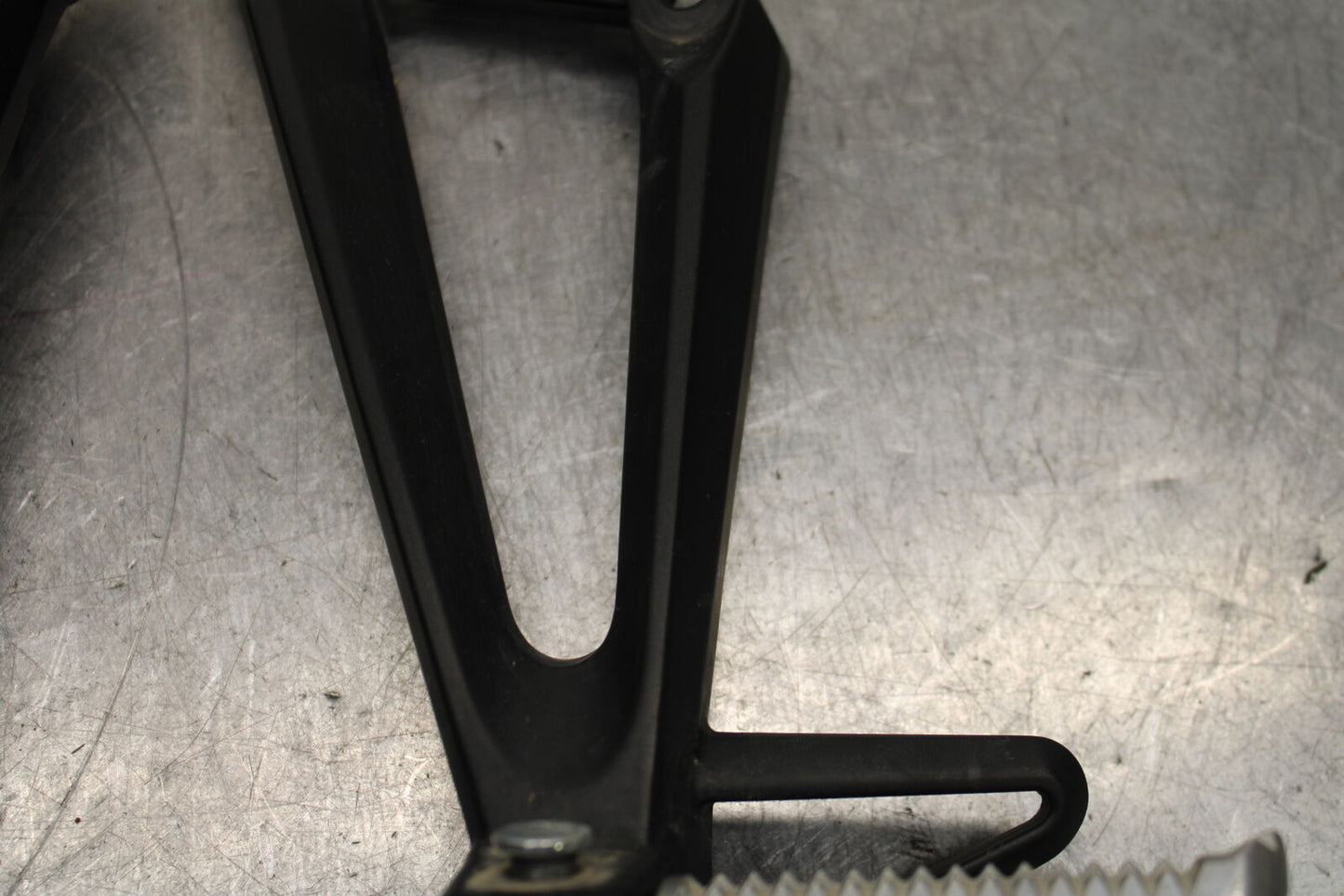 19-24 YAMAHA R3 REAR BACK PASSENGER PEG SET PAIR BB736