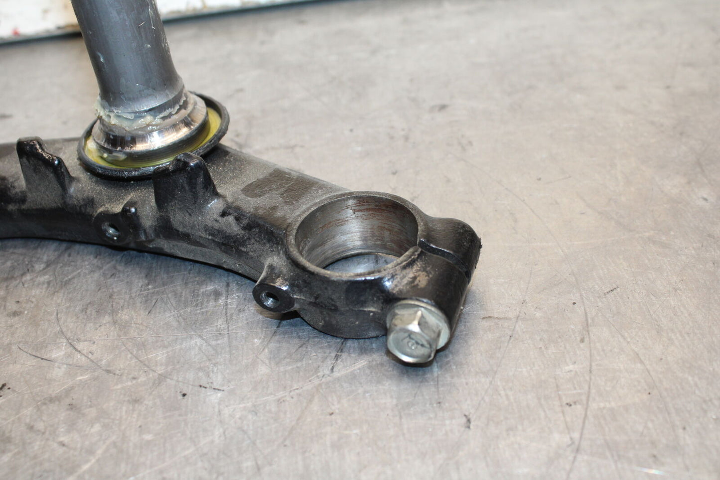 15-16 HONDA CB300F FRONT FORKS CLAMP LOWER TRIPLE TREE STEM BB740