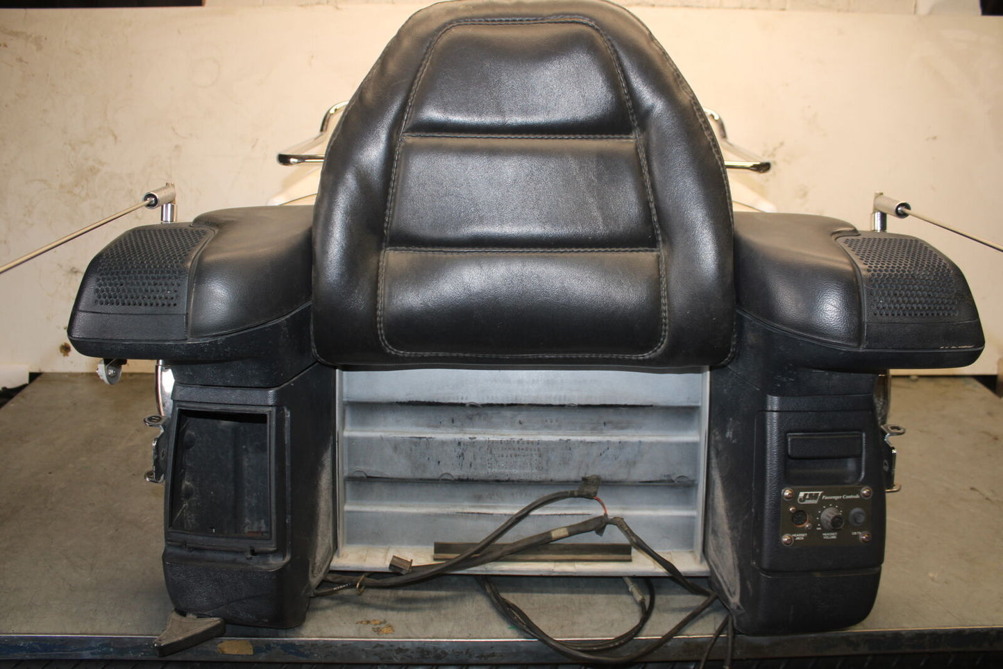 93-00 HONDA GOLDWING 1500 GL1500SE REAR TRUNK COMPARTMENT BB700