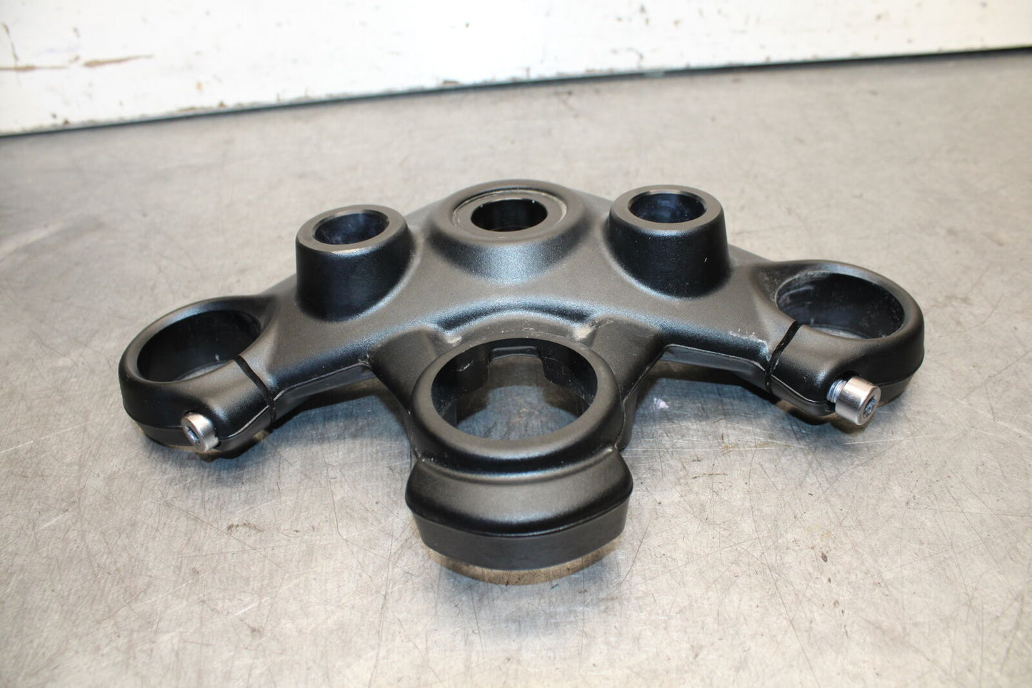19-21 TRIUMPH SPEED TWIN 1200 FORKS UPPER TRIPLE TREE CLAMP T2043304 BB653