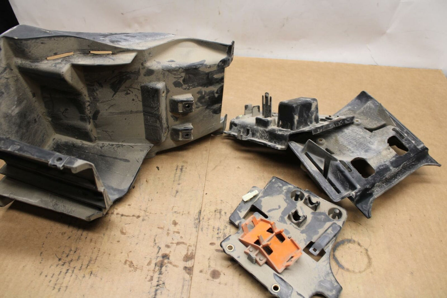 14-20 HARLEY-DAVIDSON STREET 500 BATTERY TRAY BOX HOLDER BB381