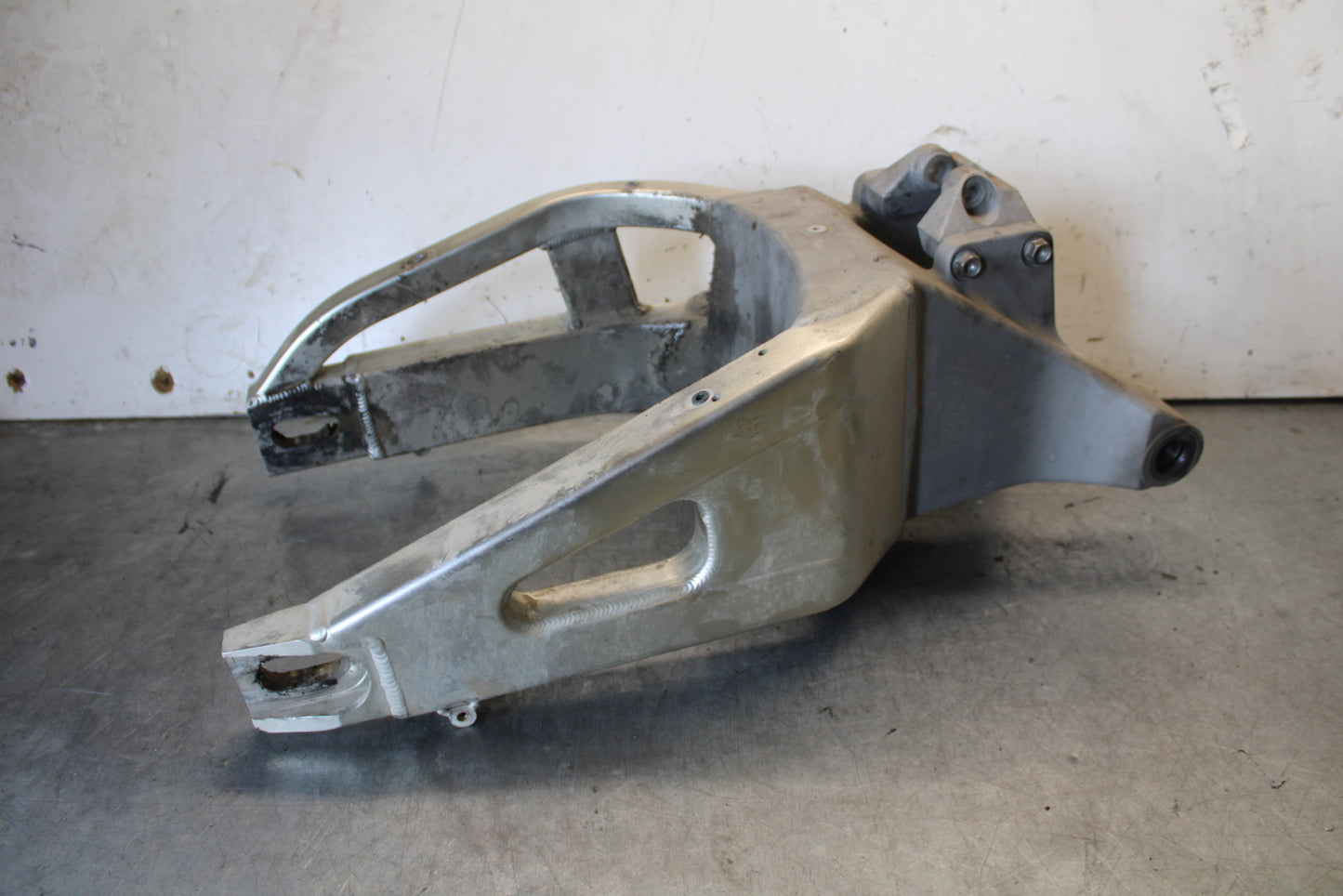 03-04 HONDA CBR600RR REAR SWINGARM BACK SUSPENSION SWING ARM BB661