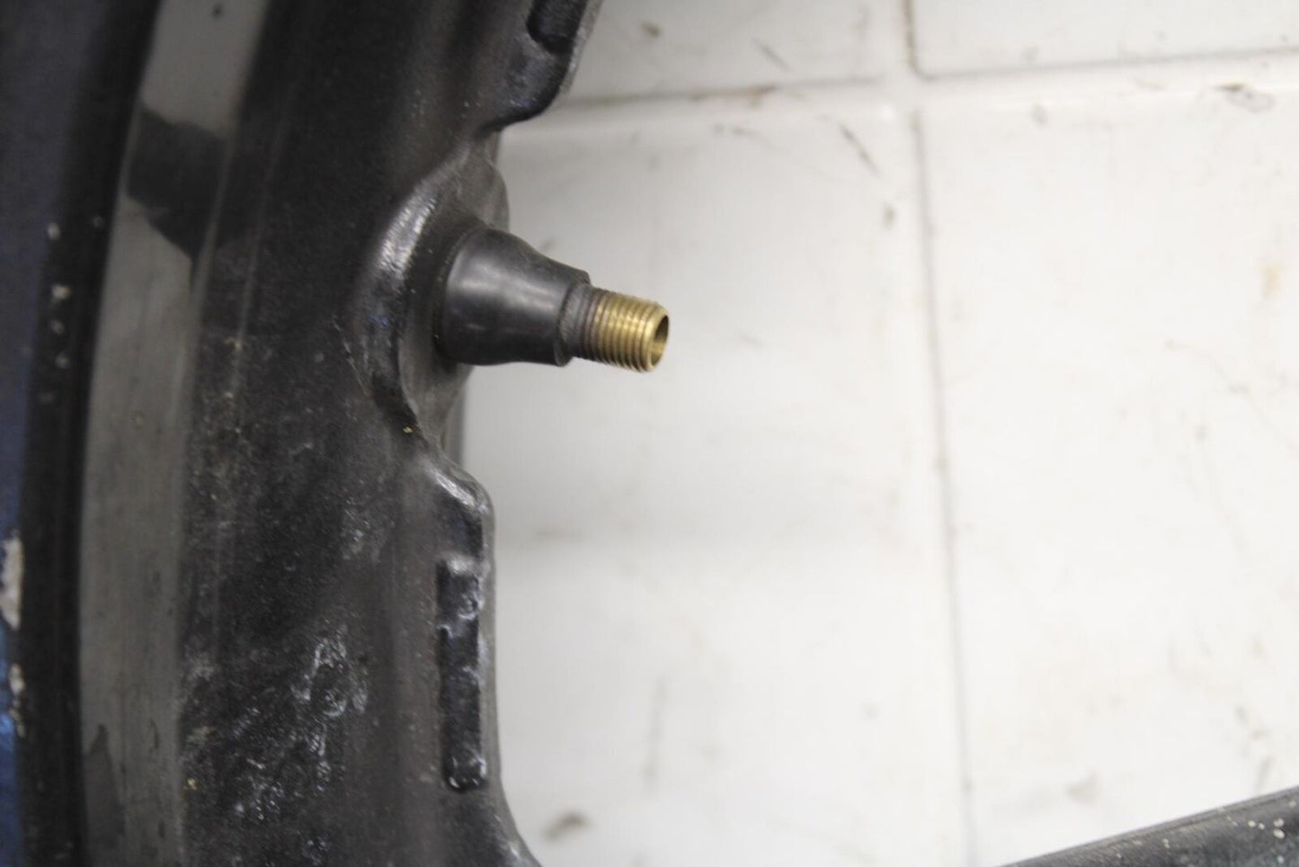 1997 Suzuki Bandit 1200 GSF1200S FRONT WHEEL BB559