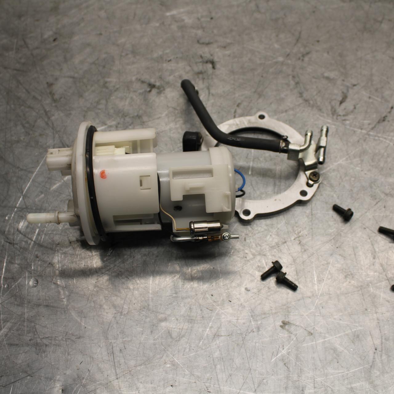 2007 Yamaha YZF R6 FUEL PUMP GAS PETROL SENDER UNIT 2C0-13907-01-00 BB525