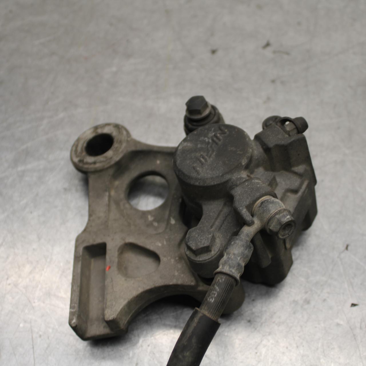 01-06 HONDA CBR600F4I REAR BRAKE CALIPER W MOUNT BRACKET 43150-MBW-006 BB644