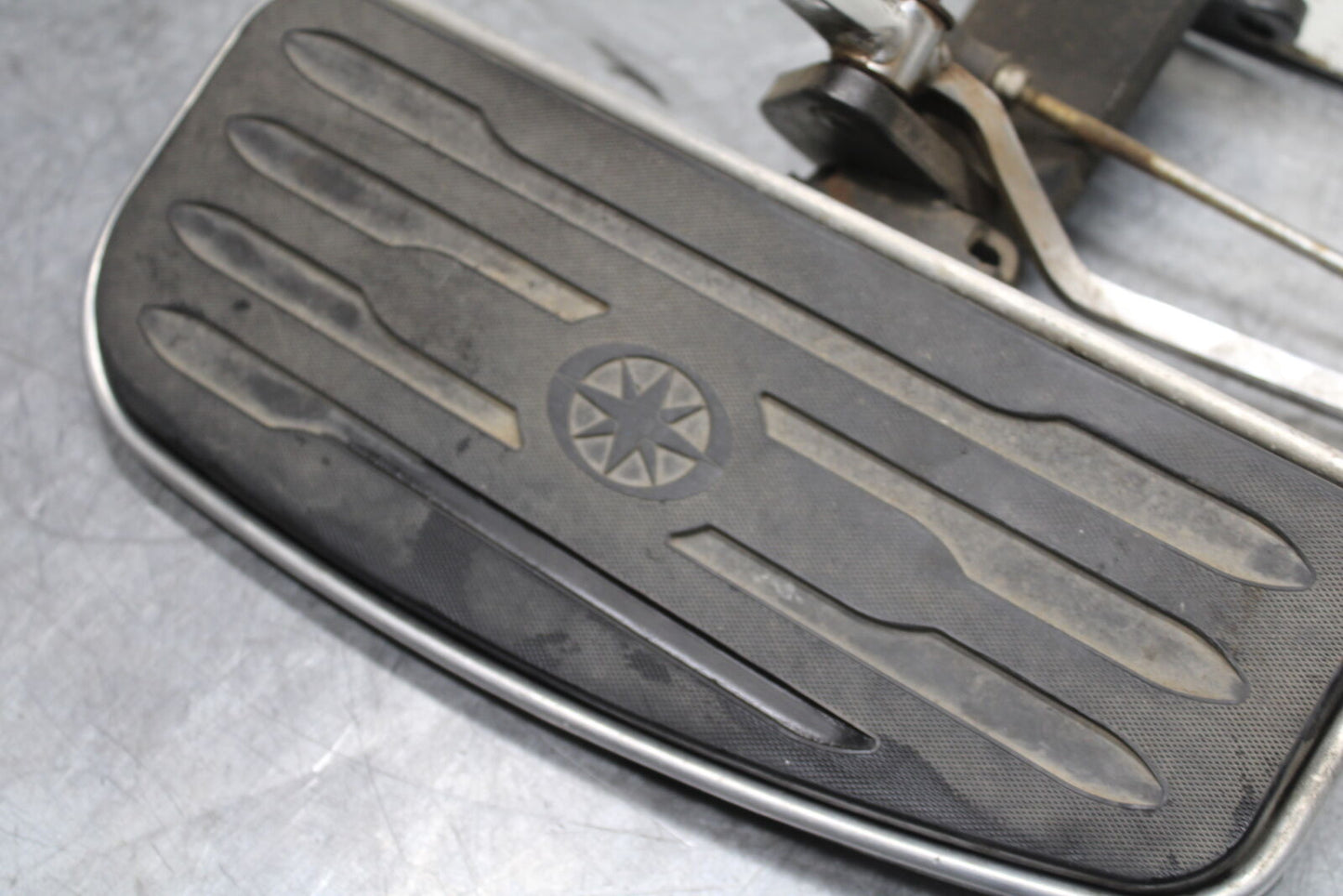 99-00 YAMAHA V STAR 1100 LEFT FRONT FOOT REST PEG STEP BB711