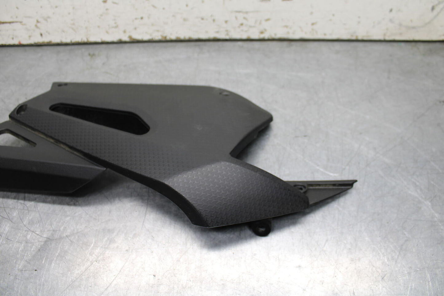 21-24 APRILIA TUONO 660 FACTORY REAR BACK DRIVE CHAIN GUARD COVER SHIELD BB733