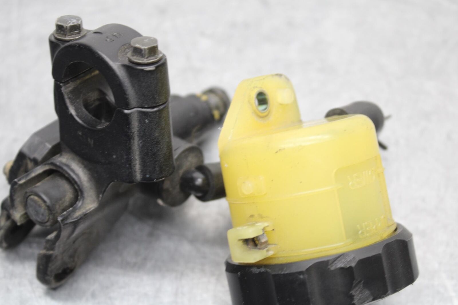 01-03 SUZUKI GSXR600 FRONT BRAKE MASTER CYLINDER BB639