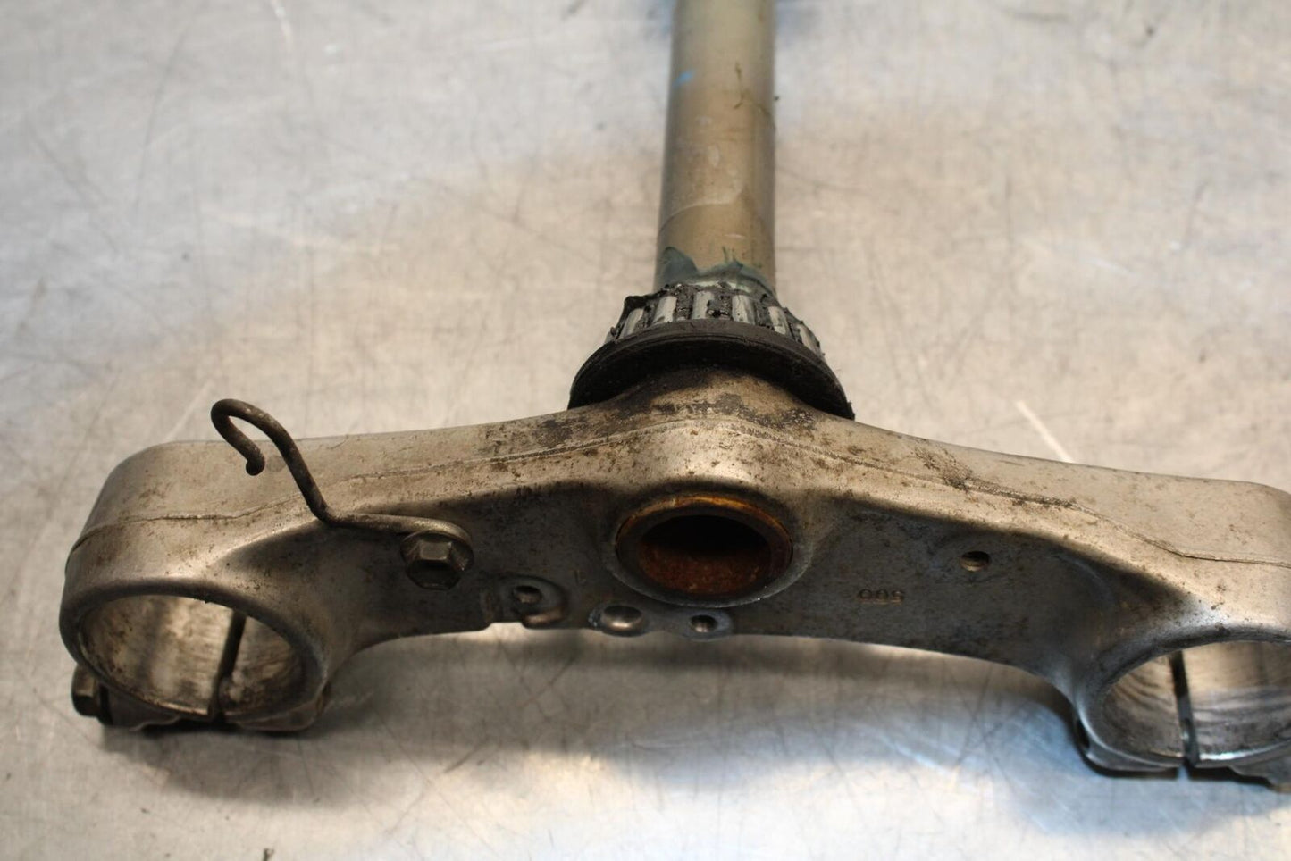 1997 Suzuki Bandit 1200 GSF1200S FRONT FORKS CLAMP LOWER TRIPLE TREE STEM BB559