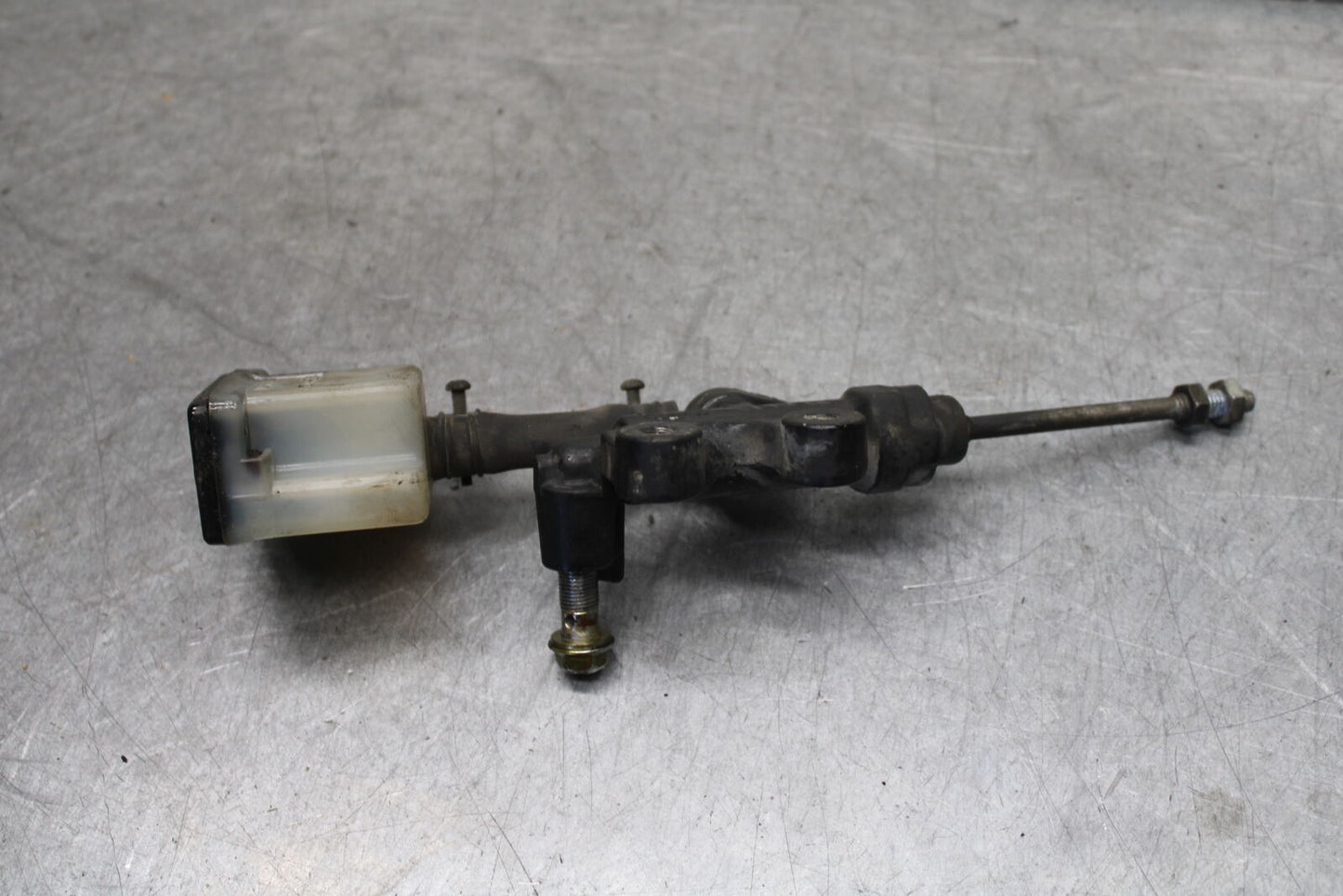 85-86 SUZUKI MADURA 1200 REAR BACK BRAKE MASTER CYLINDER W RESERVOIR BB691