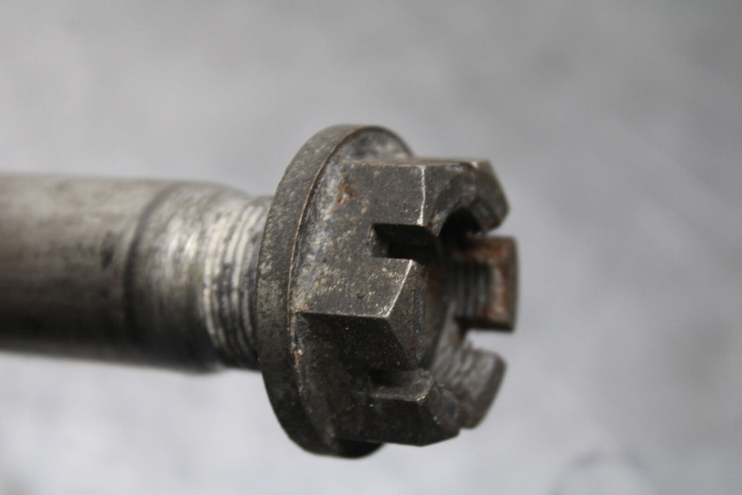 01-03 SUZUKI GSXR600 REAR AXLE BACK WHEEL RIM PIVOT BOLT AXEL BB336