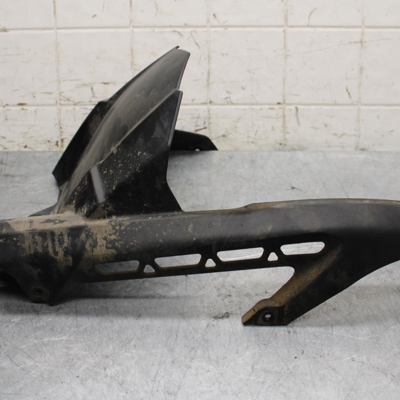 17 KAWASAKI Z900 ZR900 REAR BACK WHEEL TIRE HUGGER FENDER 35023-0474 BB549