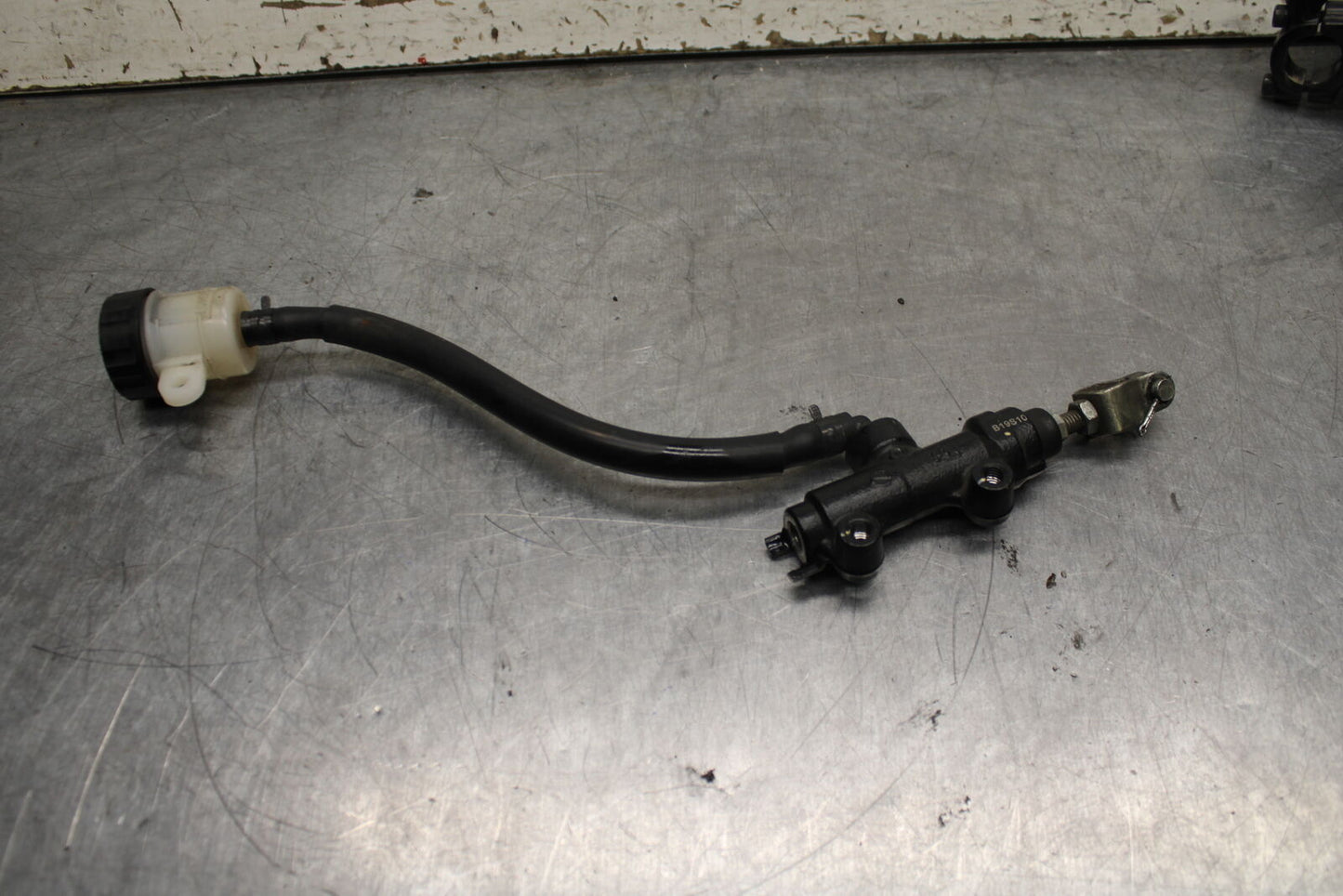 19-22 KAWASAKI Z400 REAR BACK BRAKE MASTER CYLINDER W RESERVOIR BB738