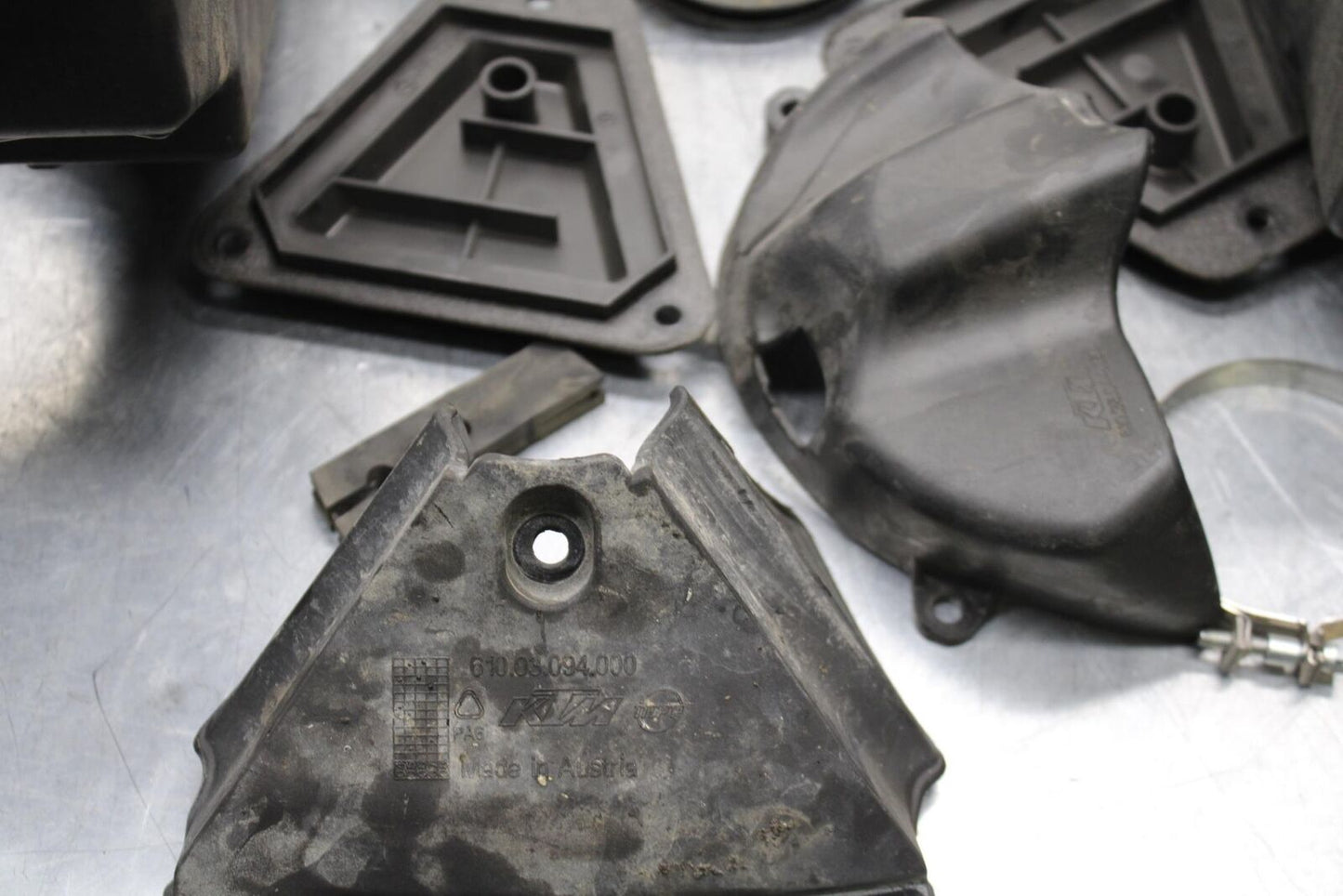 07-11 KTM 990 SUPER DUKE AIRBOX AIR INTAKE FILTER BOX BB578