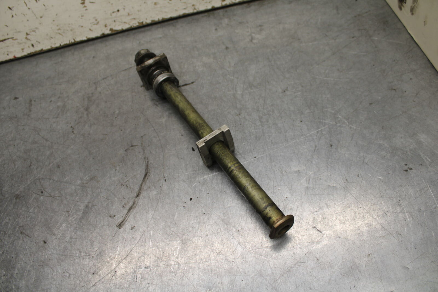 03-04 TRIUMPH DAYTONA 600 REAR AXLE BACK WHEEL RIM PIVOT BOLT AXEL BB745