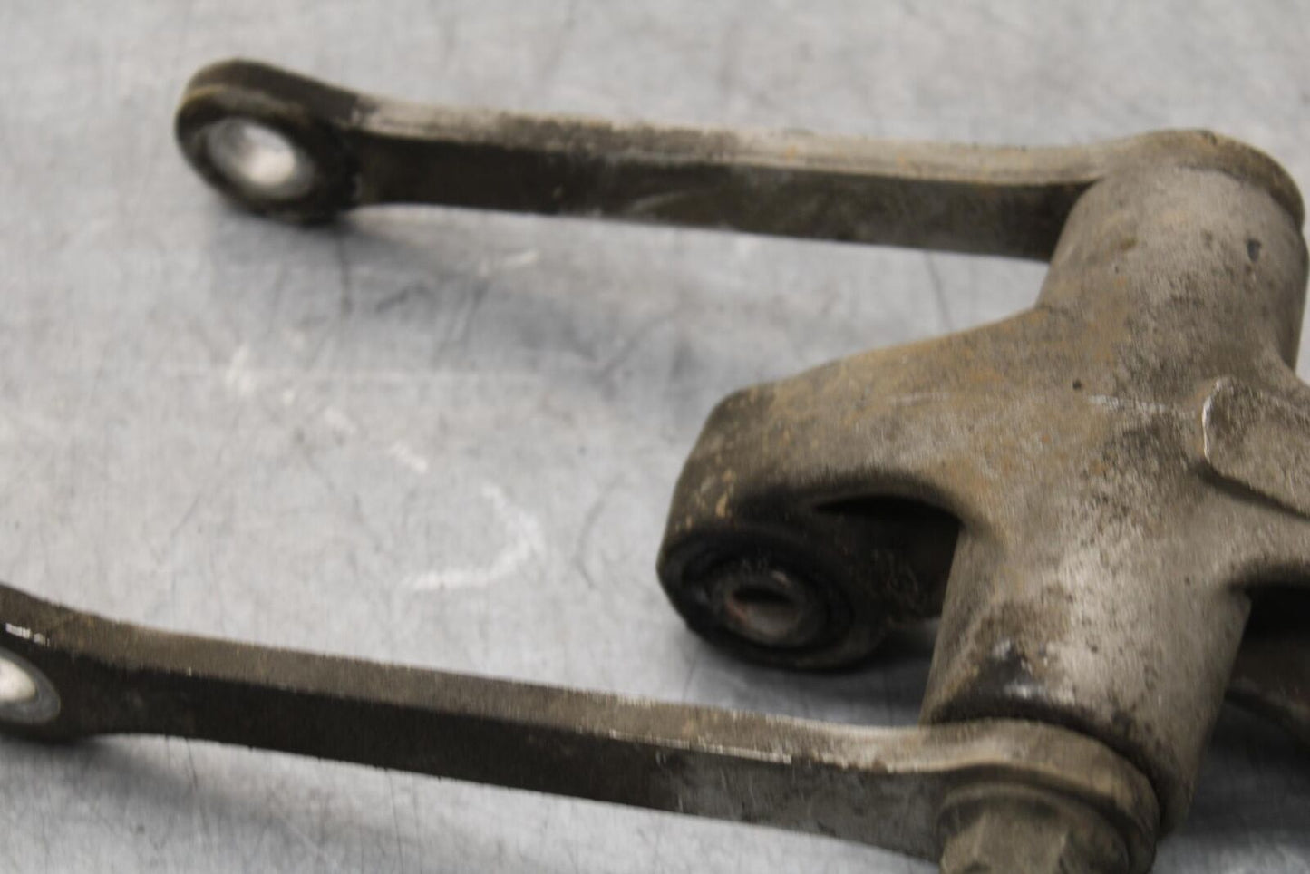 1999 Suzuki GSXR600 REAR DOGBONE SHOCK LINKAGE LINK 62600-34820 BB580