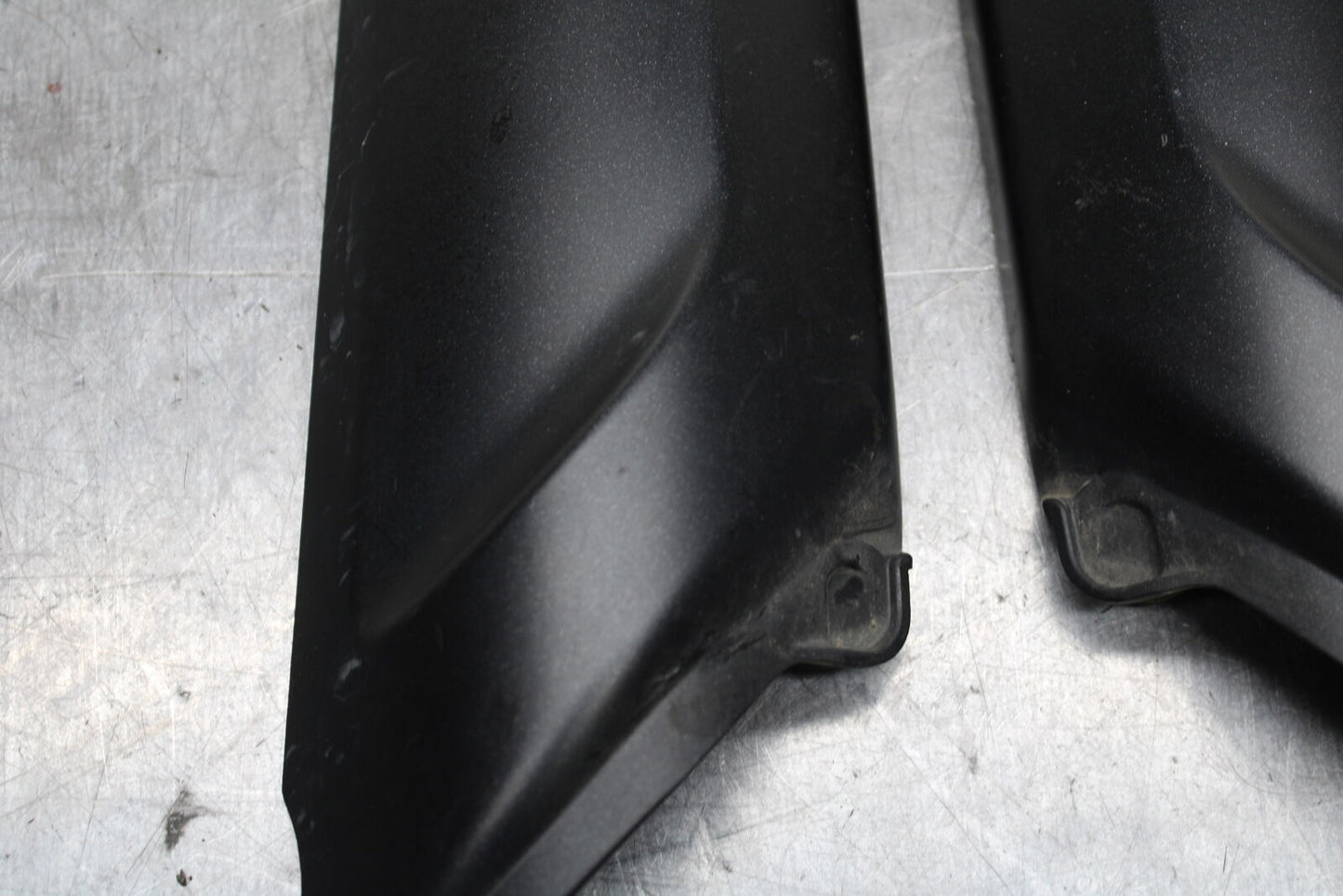 12-17 KAWASAKI ER-6N Z650 FRONT FORK GUARD COVER SET PAIR BB709