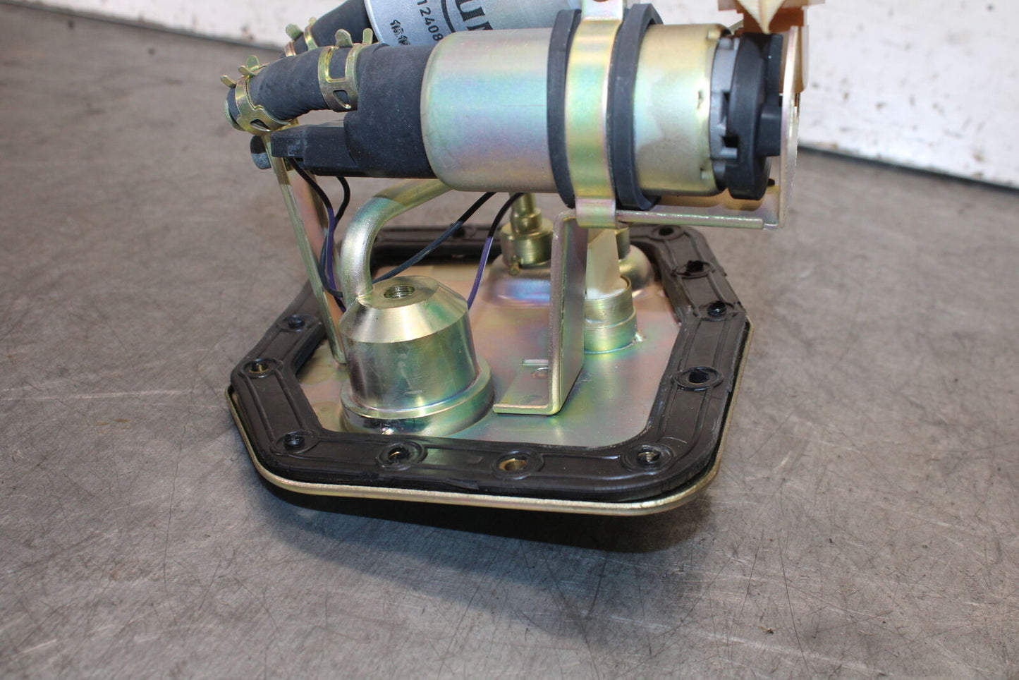 01-06 TRIUMPH TIGER 955I FUEL PUMP GAS PETROL SENDER UNIT BB693
