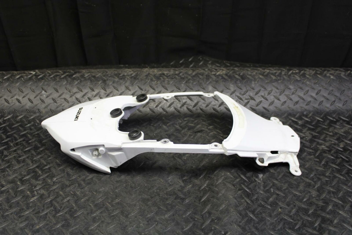 10 SUZUKI GSXR750 CENTER REAR BACK TAIL FAIRING COVER TRIM COWL BB190