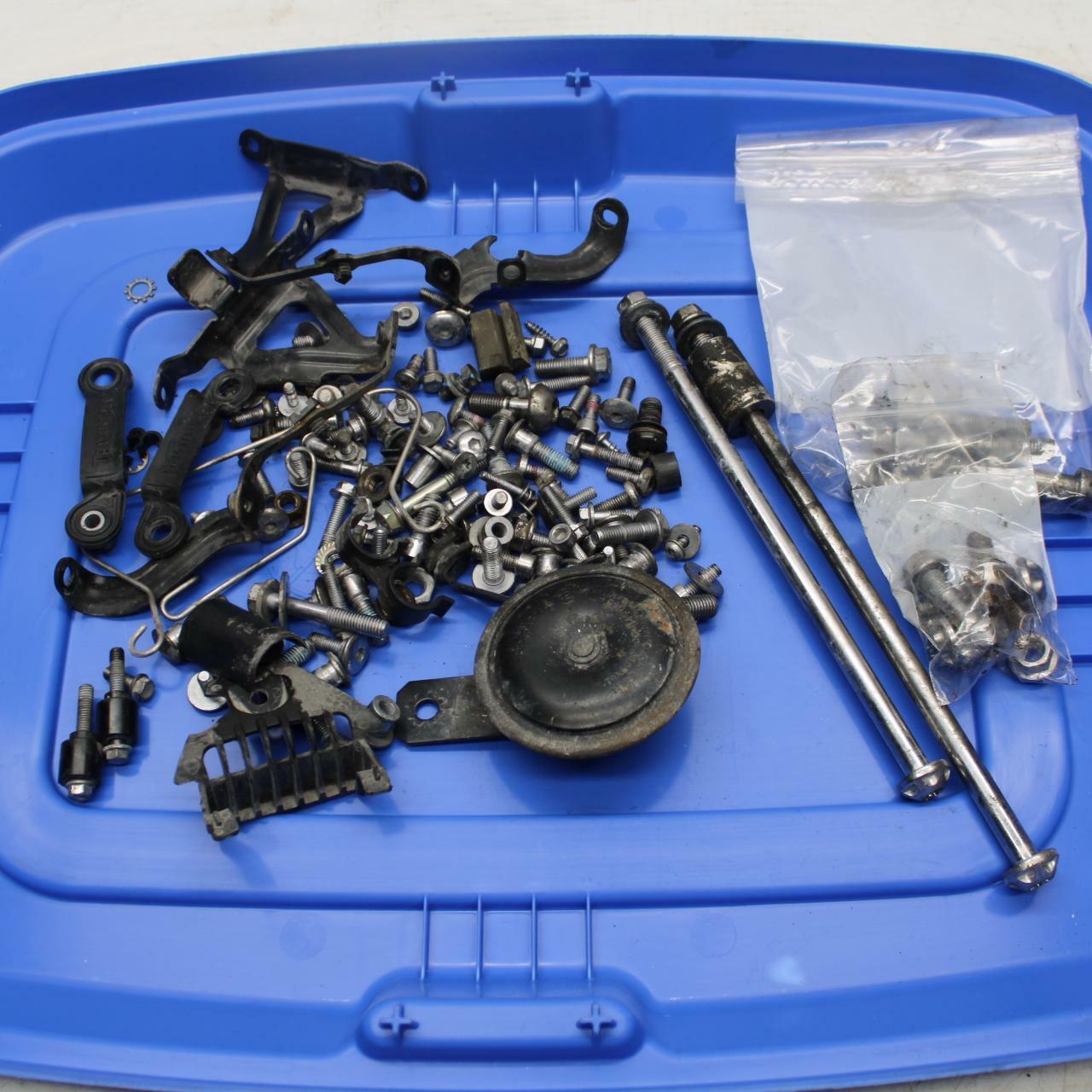 07-16 TRIUMPH STREET TRIPLE ENGINE MOUNTING BOLTS MIXED HARDWARE SCREWS BB356