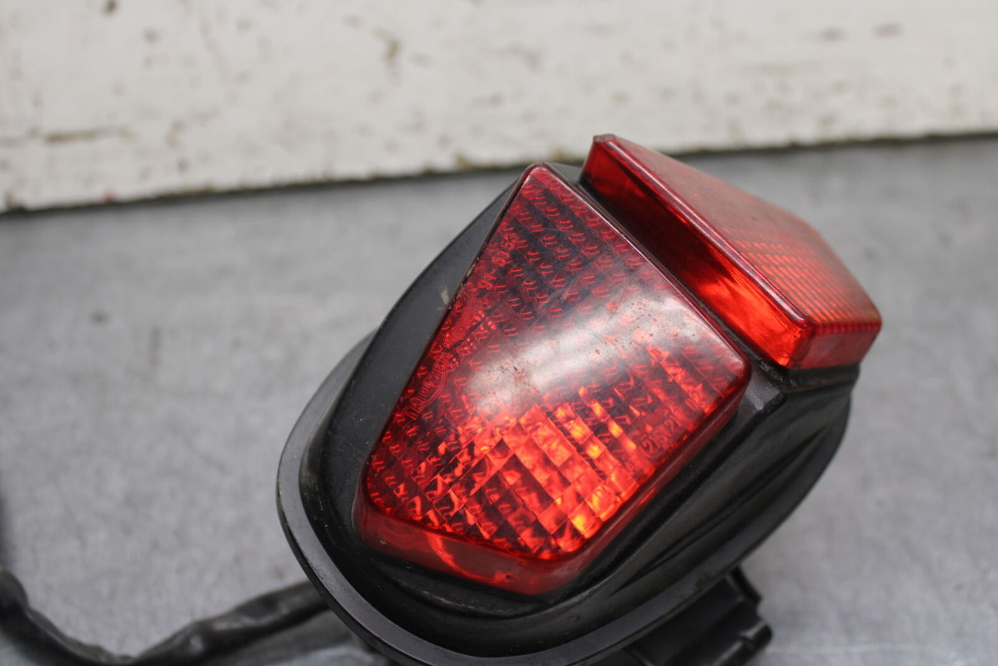 03-04 TRIUMPH DAYTONA 600 REAR TAIL TAILLIGHT BACK BRAKE LIGHT BB745