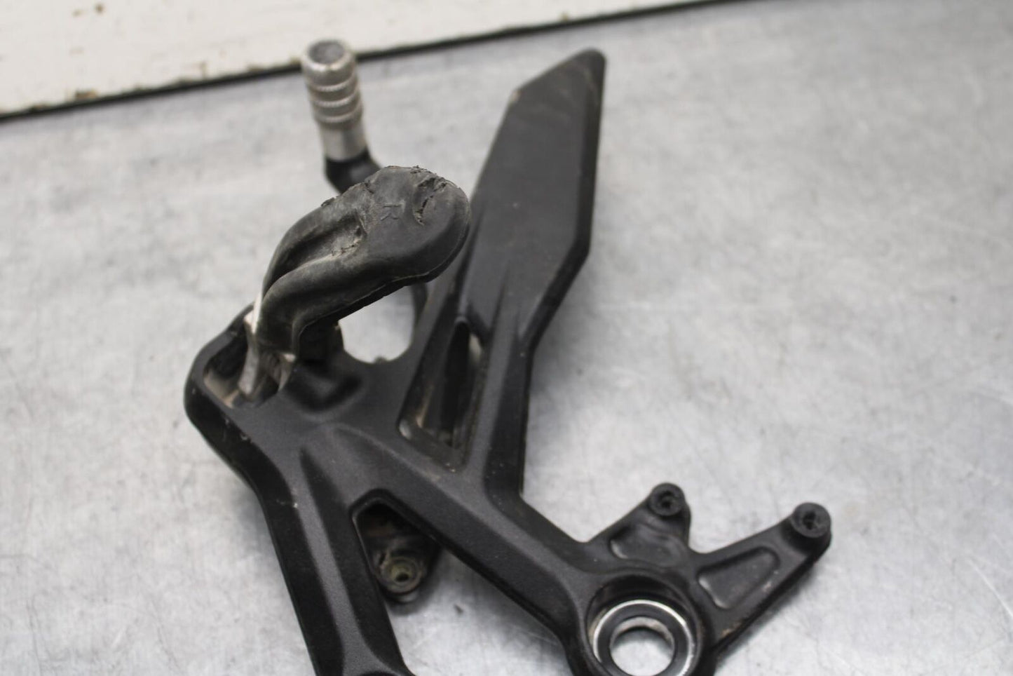 20-24 KTM 890 DUKE R RIGHT REARSET REAR SET DRIVER FOOT PEG REST STOP BB627