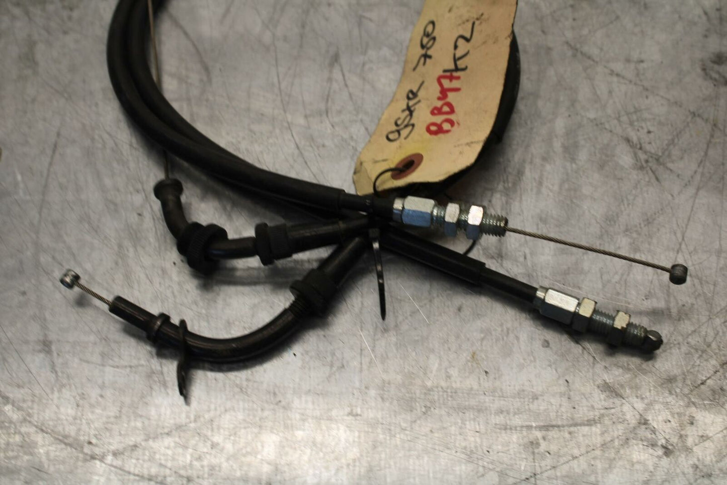 01-02 SUZUKI GSXR750 THROTTLE CABLES LINES BB28 A