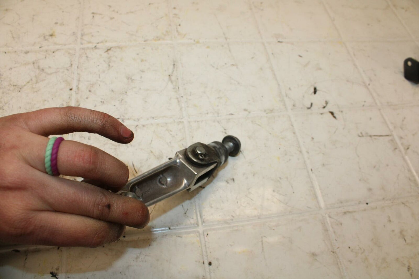 01-02 SUZUKI GSXR750 LEFT REAR BACK PASSENGER PEG BB15