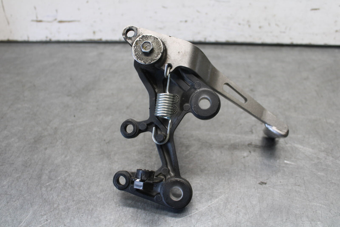 18-23 KAWASAKI NINJA 400 RIGHT REARSET REAR SET DRIVER FOOT PEG REST STOP BB679
