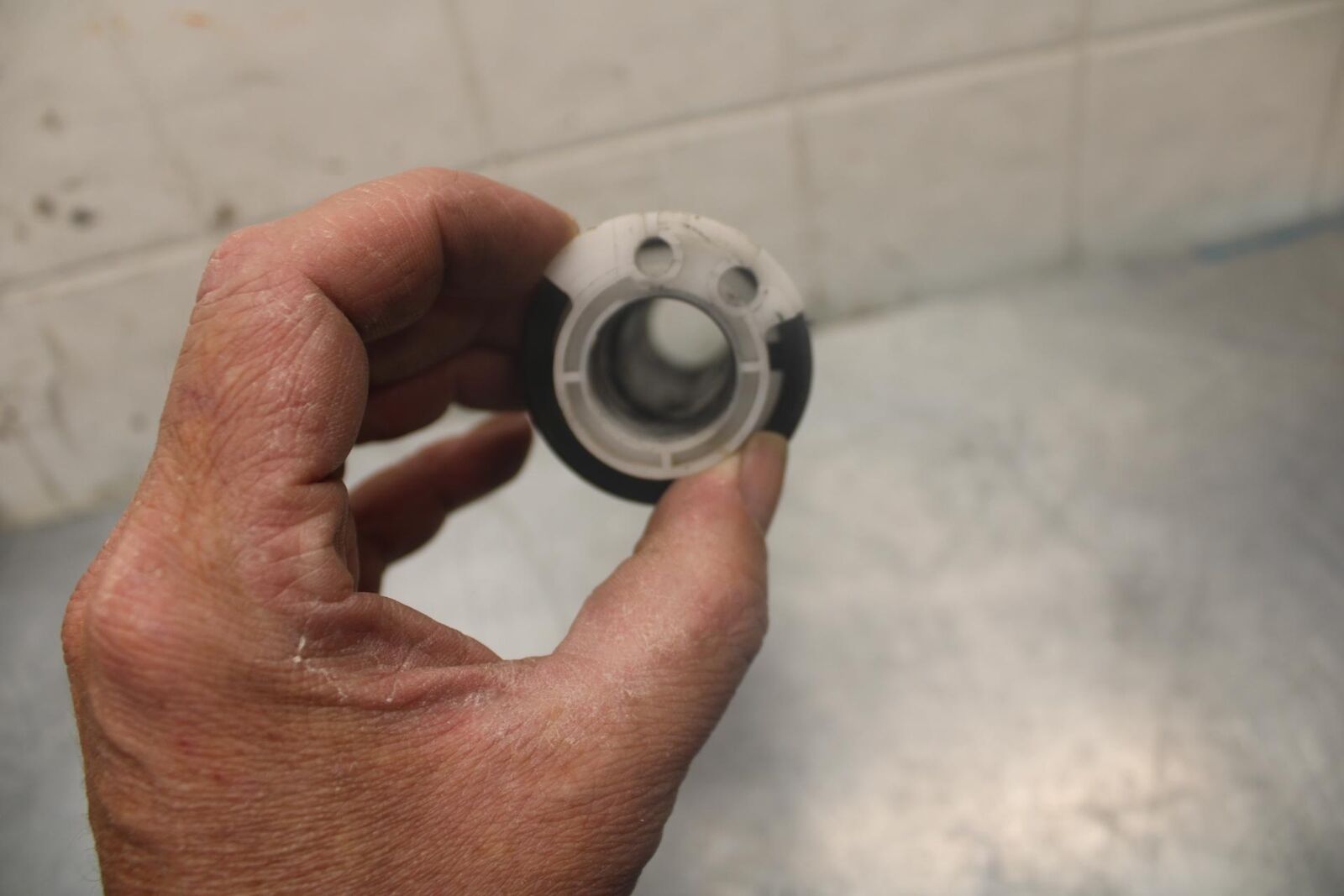 03-04 SUZUKI GSXR1000 RIGHT THROTTLE GRIP TUBE BB459