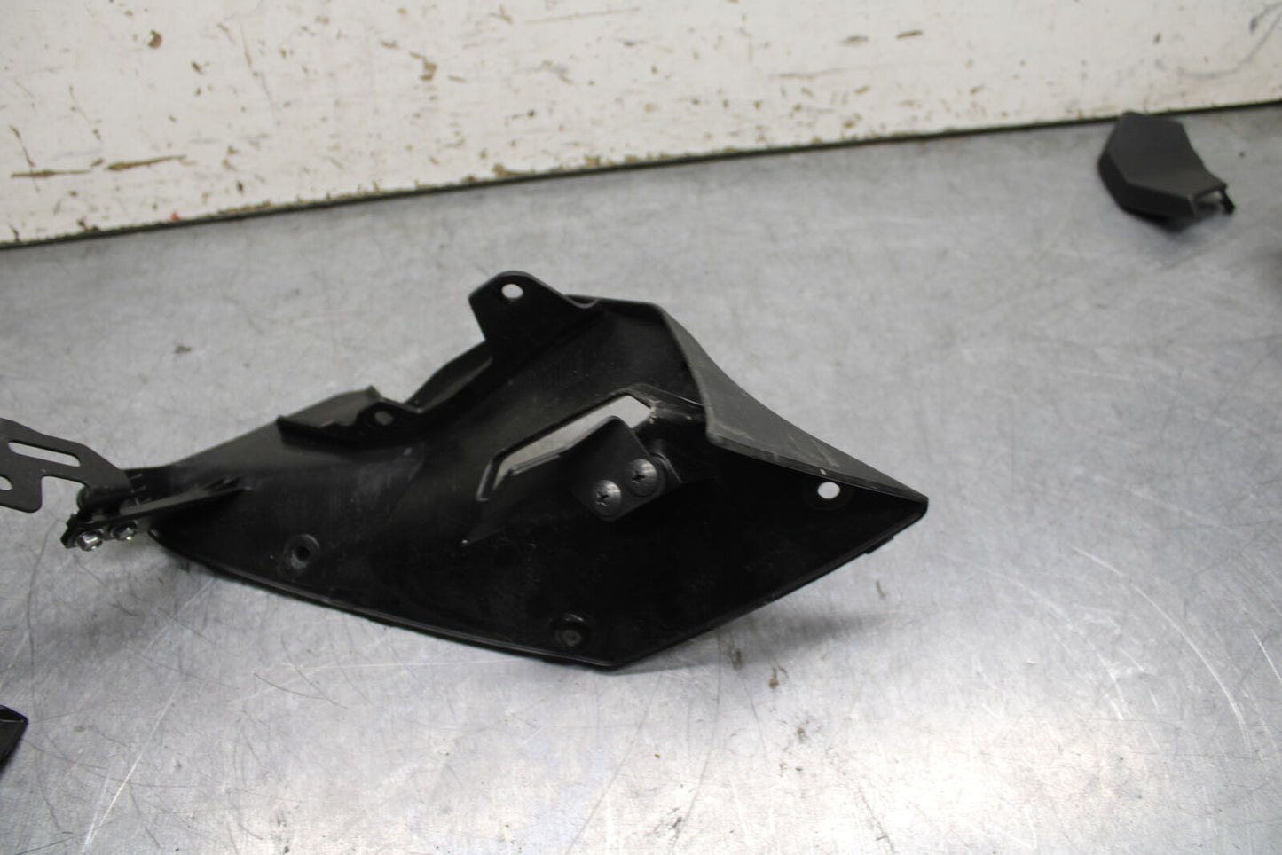 19-22 KAWASAKI Z400 RIGHT LEFT INNER FAIRINGS COWLS PANELS TRIMS BB738