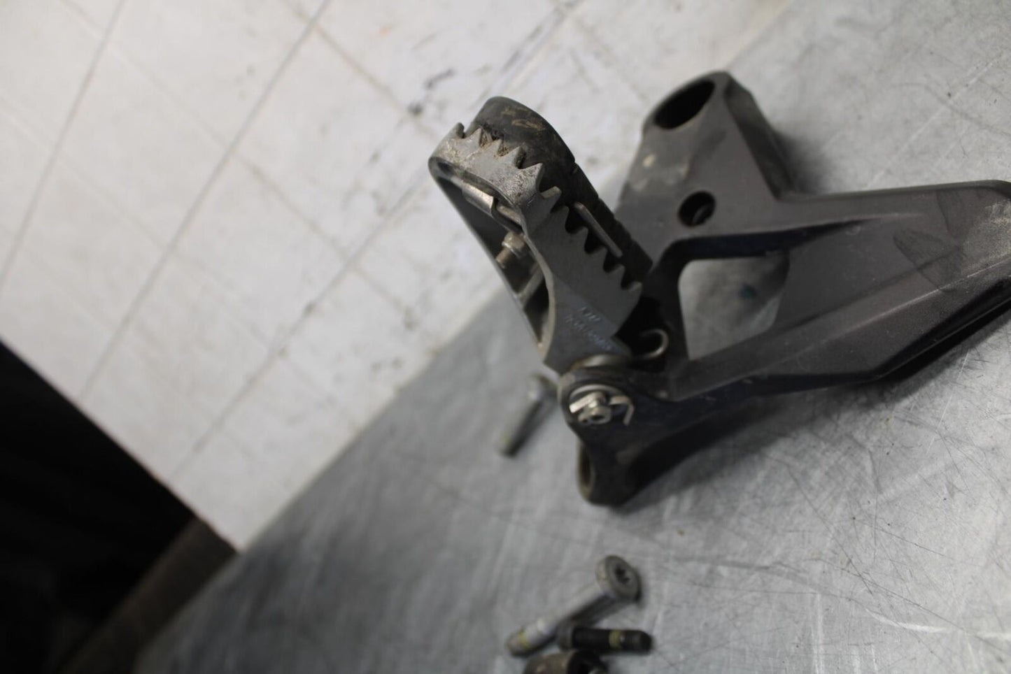 22 KTM 890 ADVENTURE LEFT REARSET REAR SET DRIVER FOOT PEG REST STOP BB514
