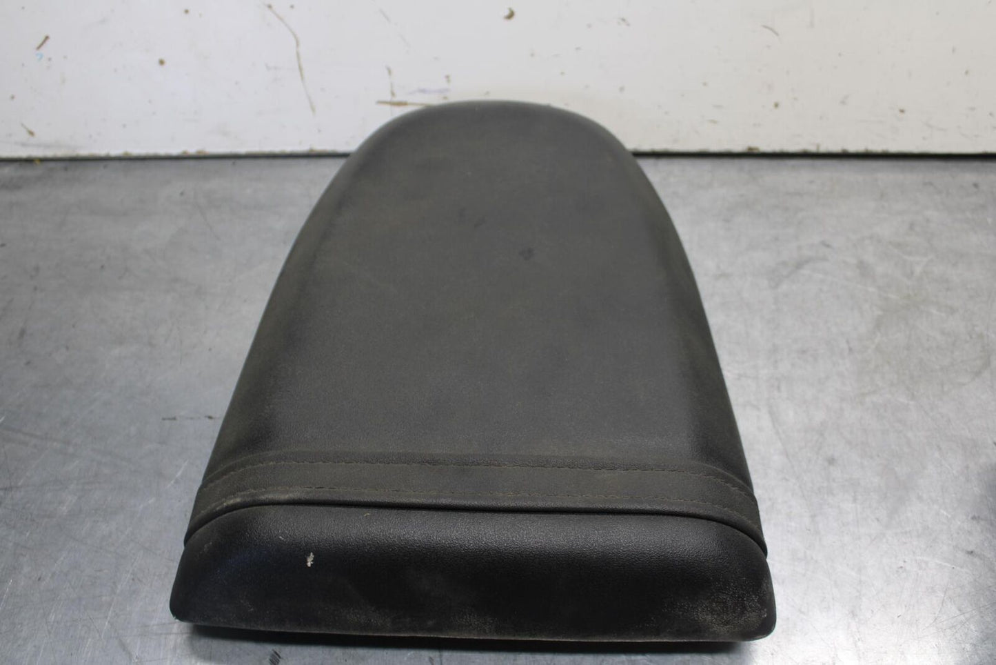 01-03 SUZUKI GSXR600 REAR BACK PASSENGER TANDEM SEAT PAD SADDLE PILLION BB621