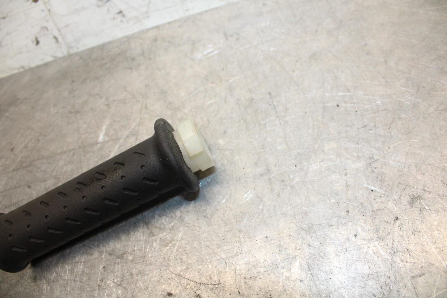 2009 Aprilia Shiver 750 SL750 RIGHT THROTTLE GRIP BB506